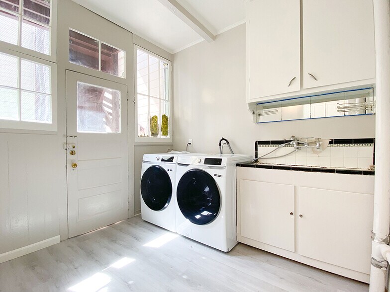 Building Photo - 527 Union St