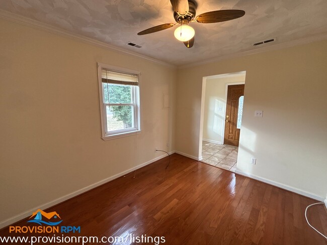 Building Photo - 221 Rosewood St