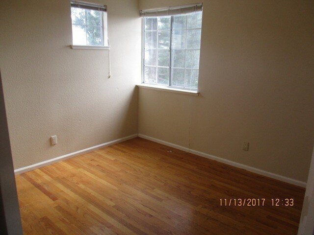 Building Photo - Two Story Home in Vallejo, CA Near the Fai...