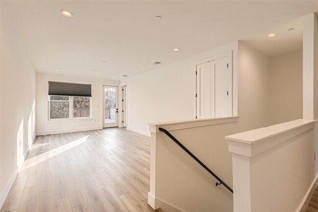 Building Photo - 590 Old Ml Rd