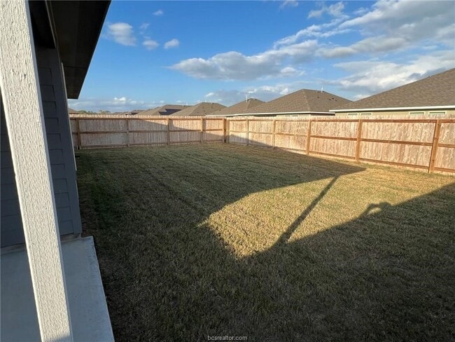 Building Photo - 2427 Dog Leg Ln