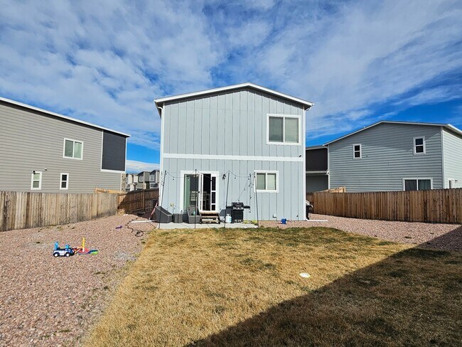 Building Photo - Welcome to this beautiful 3-bedroom, 3-bathroom home located in Lorson Ranch!!