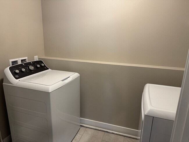 Building Photo - Horace ND - Available Now