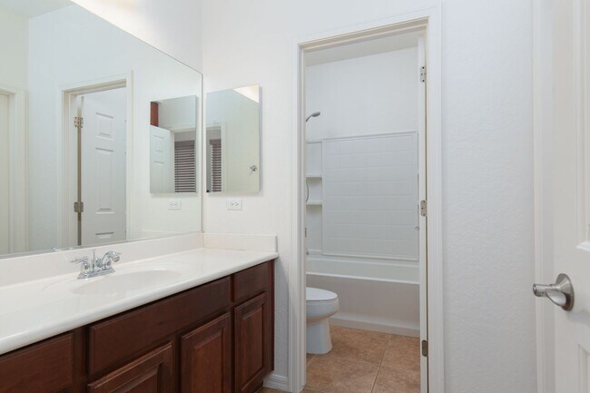 Building Photo - STALLION MOUNTAIN - HUGE 4 BEDROOM, 3 BATH UPGRADED SINGLE STORY