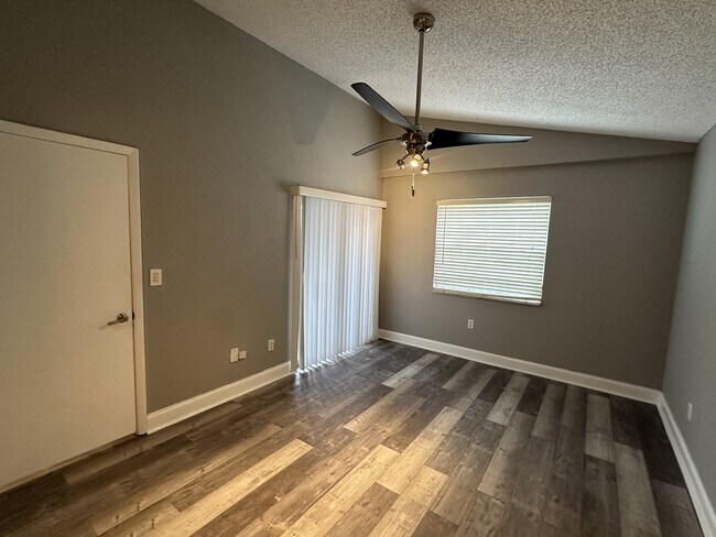 Building Photo - 2871 N Oakland Forest Dr