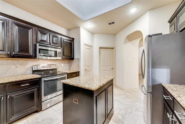 Building Photo - 15825 Carlton Oaks Dr