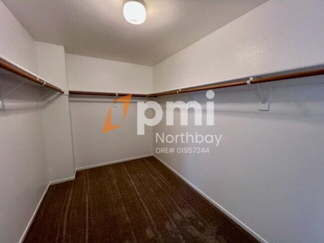 Building Photo - 3200 Puffin Cir