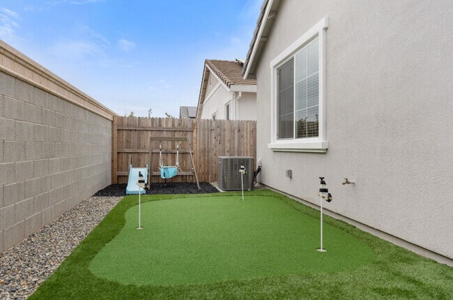 Building Photo - 1305 Swallowtail Dr