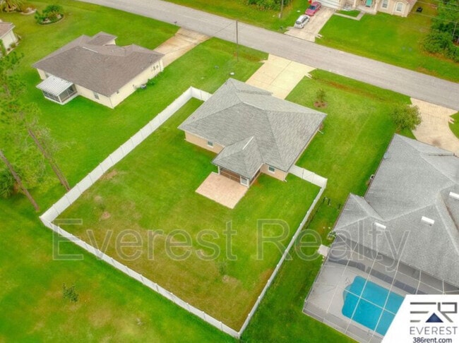 Building Photo - 92 Rickenbacker Dr