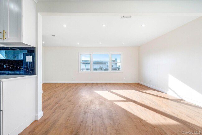 Building Photo - 50 Mahland Pl