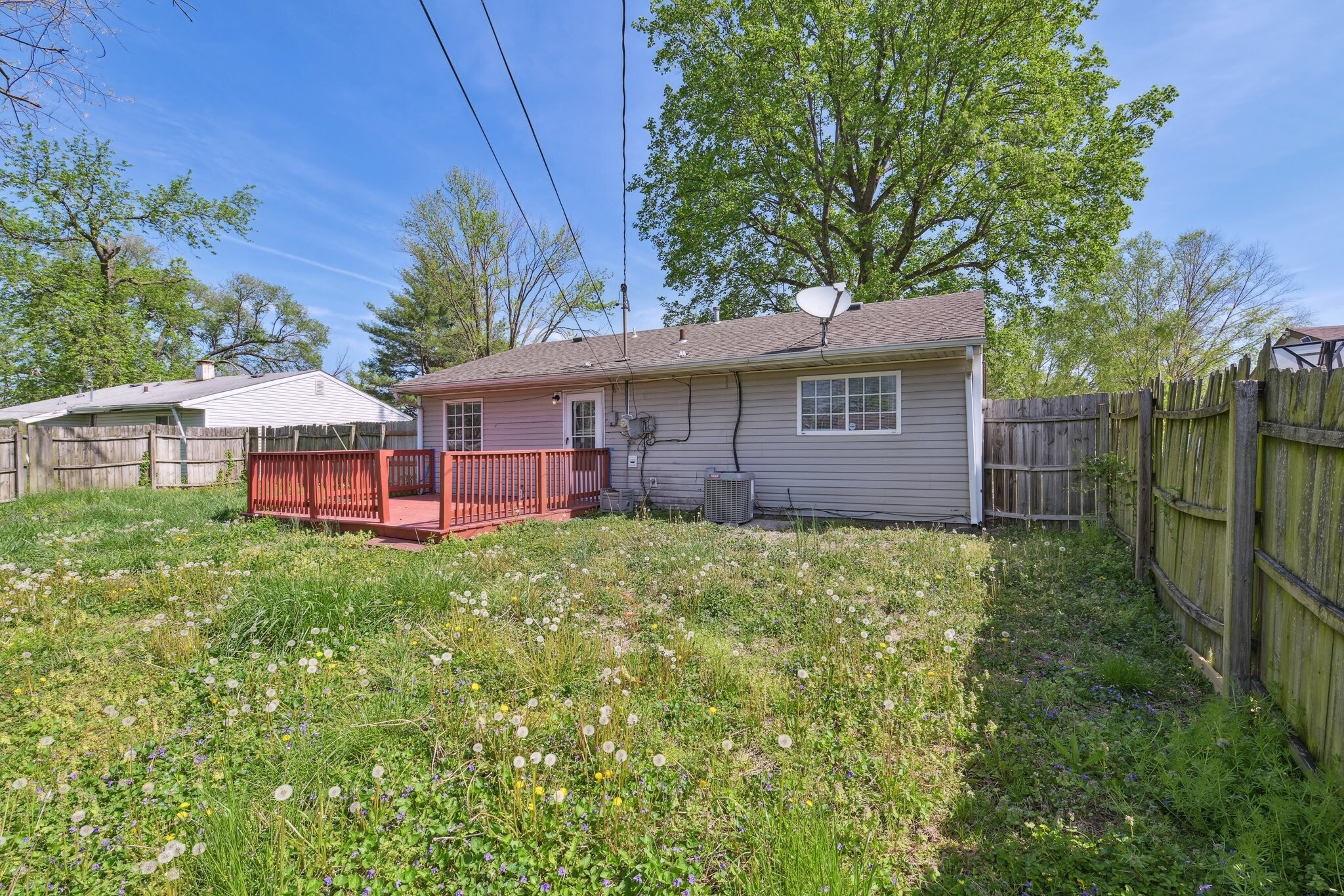 Building Photo - 1604 Parklane Dr