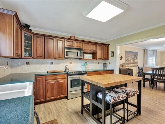 Building Photo - 683 Water View Dr