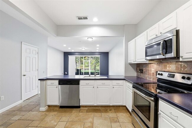 Building Photo - 6235 Goethe St