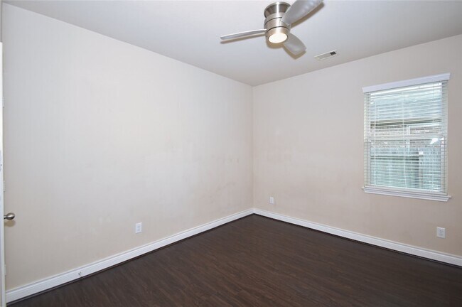 Building Photo - 5623 S Denham Ridge Ln