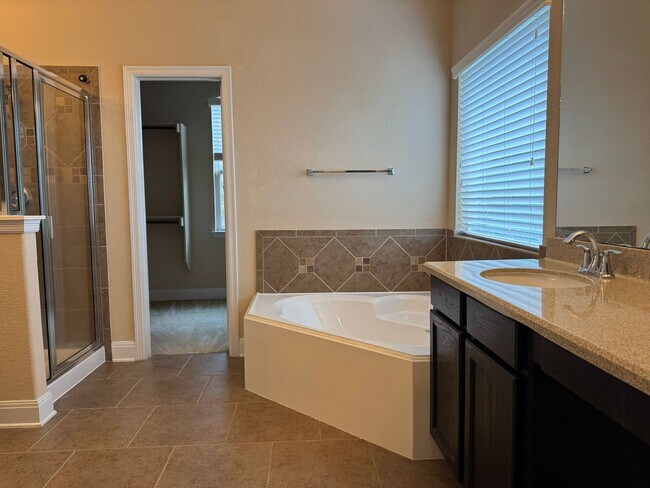 Building Photo - 517 Whittmen Ave