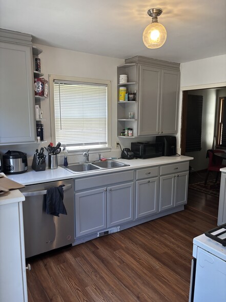 Kitchen - 3234 Xerxes Ave N