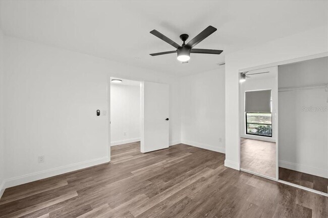 Building Photo - 11218 Creek View Dr