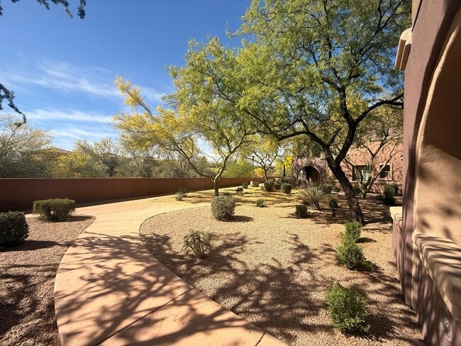 Building Photo - 3935 E Rough Rider Rd