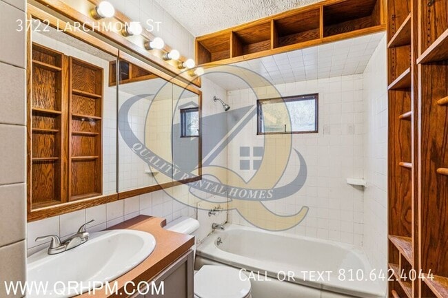 Building Photo - 3722 Larchmont St