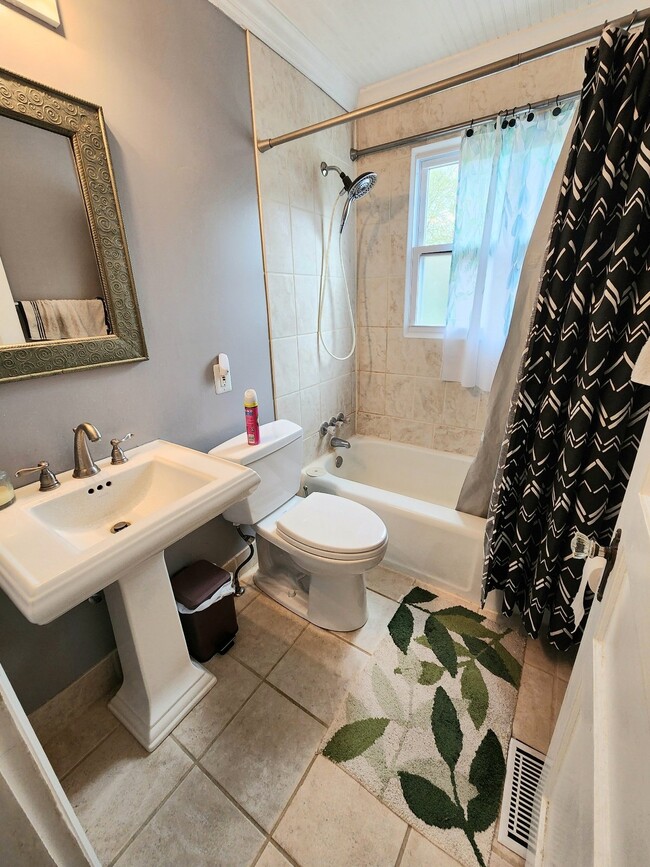 Building Photo - Charming 3-Bedroom South Nashville Rental with Hardwood Floors!