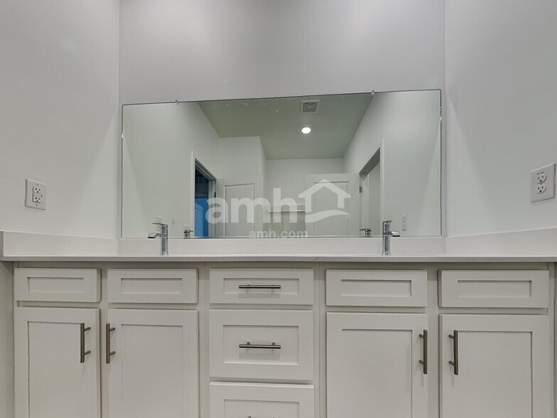 Building Photo - 14155 N Luckett Rd