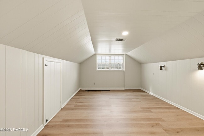 Building Photo - 1401 E Bayou Pkwy