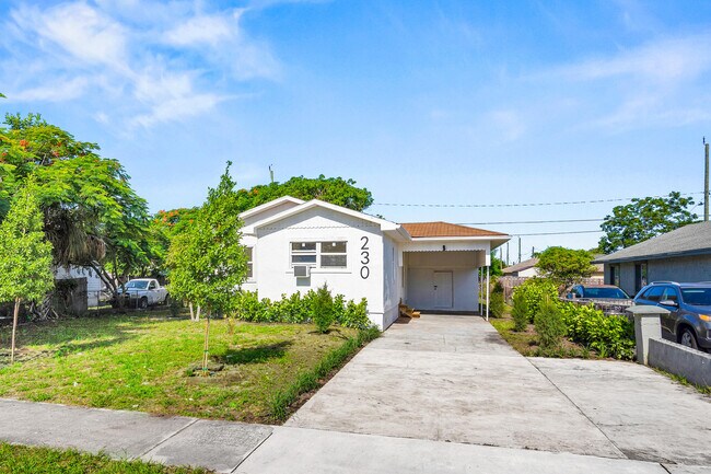 Primary Photo - 230 SW 6th Ave