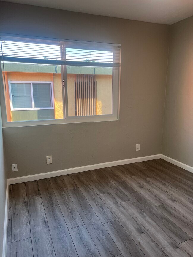 Building Photo - 2124 90th Ave