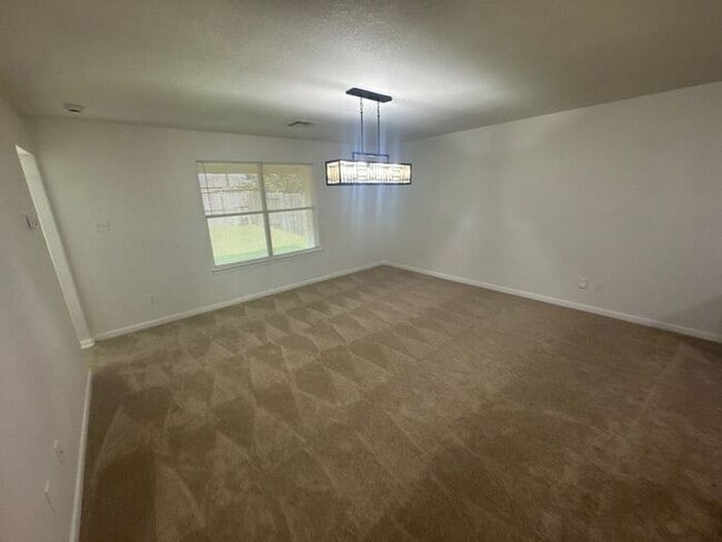 Building Photo - Spacious Hockley Home with Attached 2-Car ...
