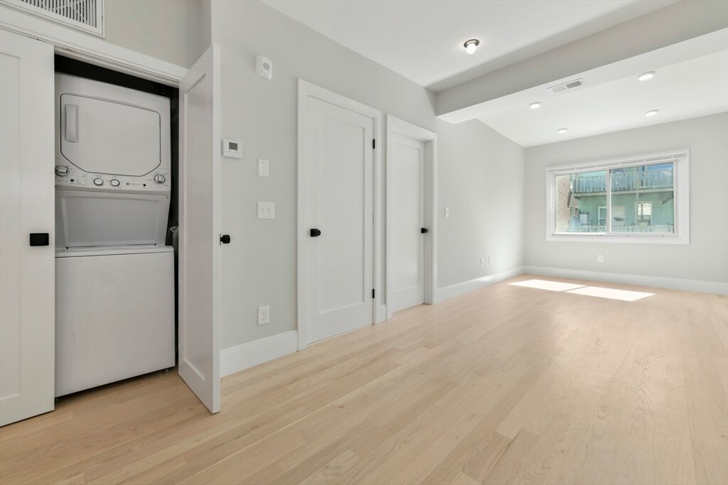 Building Photo - 179 Chelsea St