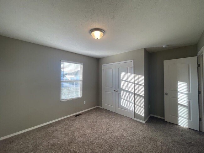 Building Photo - 1338 Marseilles Ave