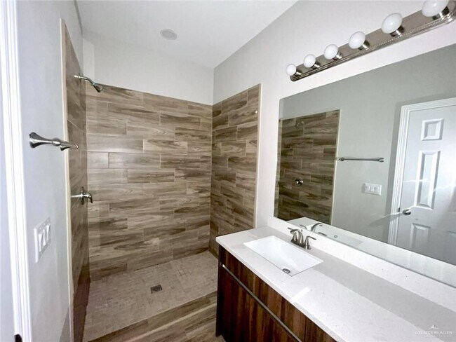 Building Photo - 12 W Kohala Ave