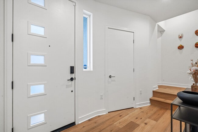 Building Photo - 1122 Panorama Way