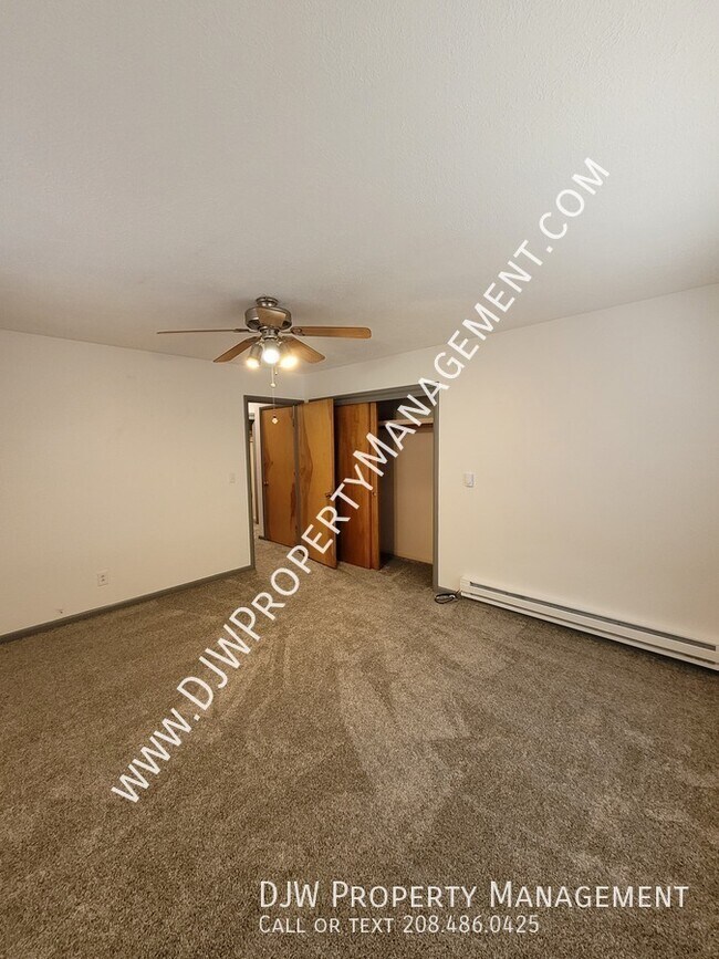 Building Photo - 16425 Farmway Rd