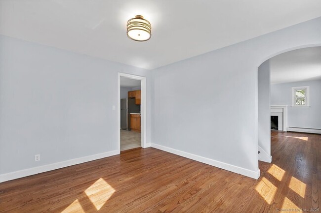 Building Photo - 119 Sunnyside Ct