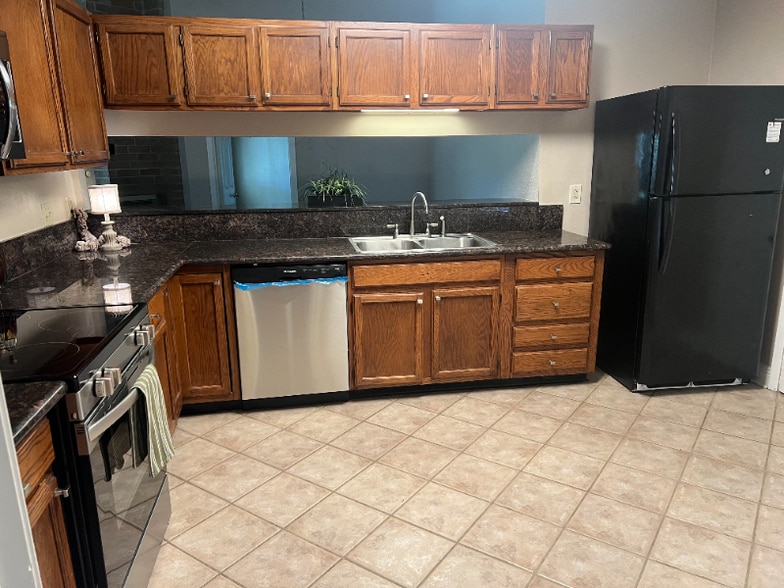 Building Photo - 404 W Lake Catahoula Ct