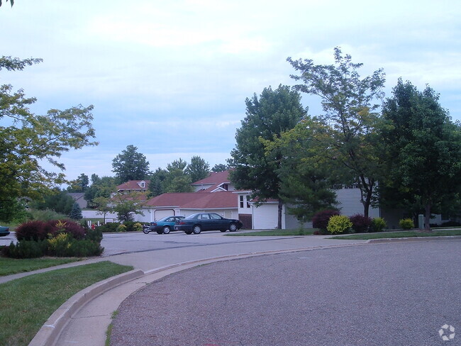 Entrance from Wrens Circle - Wrens Trail Garden Apartments