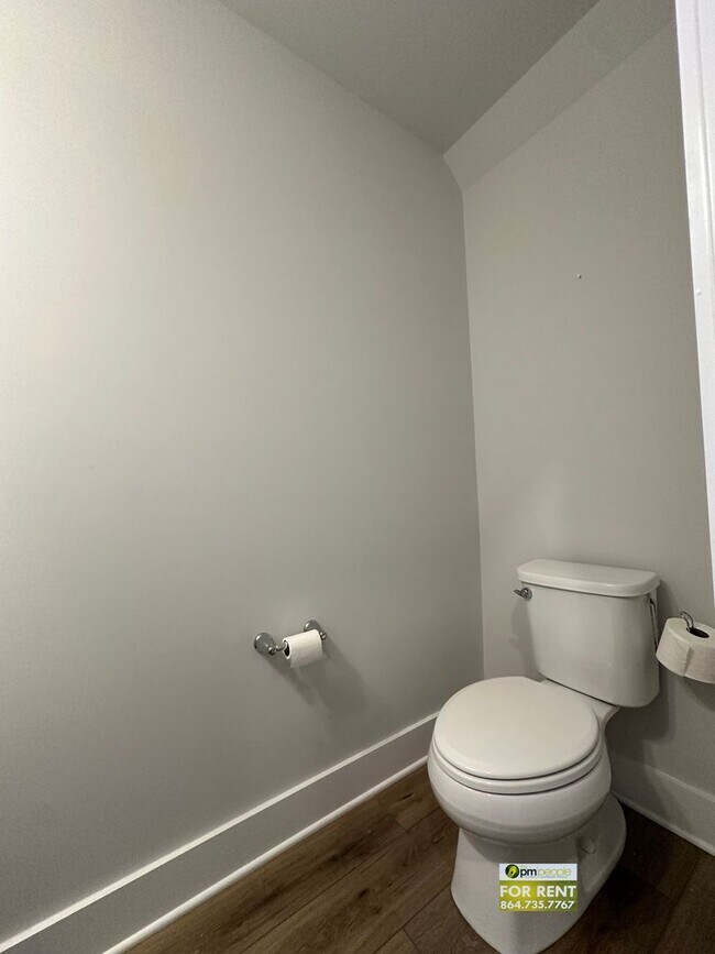 Building Photo - 3/2.5 Townhome Available Now!