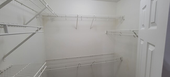 Building Photo - 118 Crystal Brook