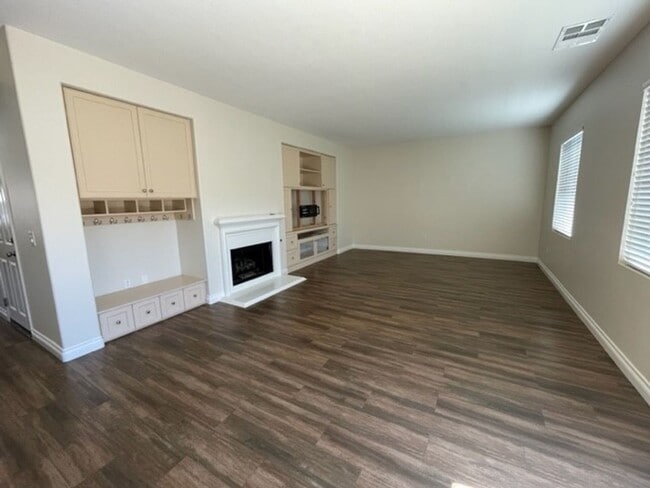 Building Photo - Stunning Home in a Desirable Gated Community