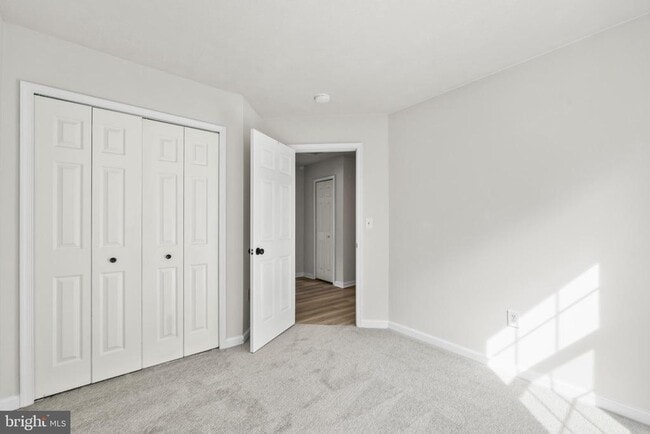 Building Photo - 306 Kings Crest Dr