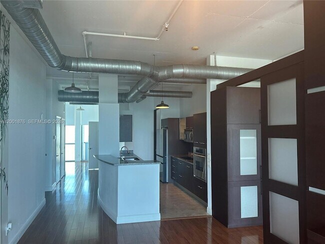 Building Photo - 3029 NE 188th St