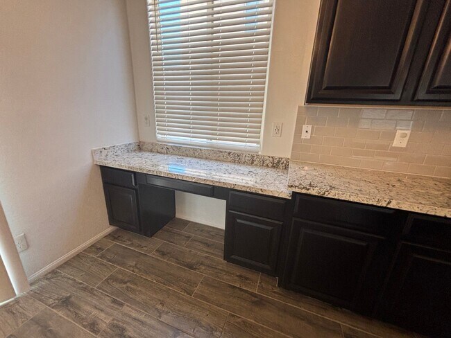 Building Photo - Charming 3-Bedroom Home with Spacious Back...