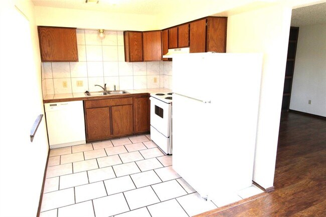 Building Photo - 316 Falcon Ct