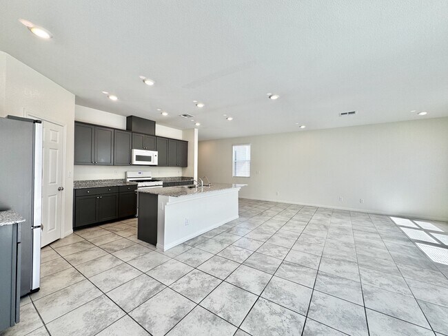Building Photo - 4258 Tarim St