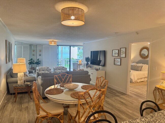 Building Photo - 6650 Sunset Way