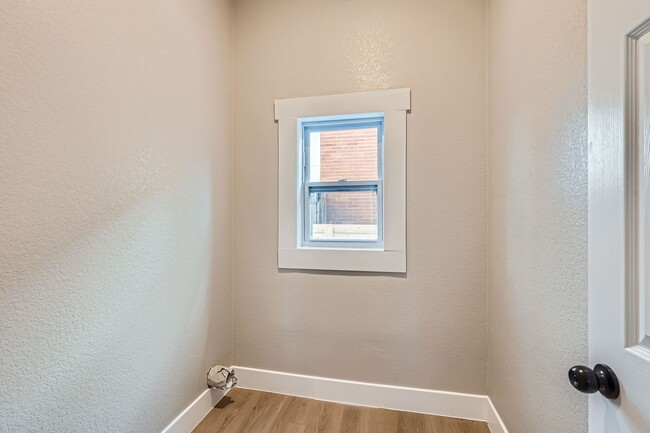 Building Photo - Newly Remodeled Home!