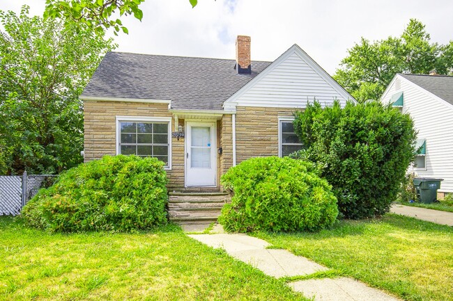 Building Photo - 3 BED 1.5 BATH BEAUTIFUL SINGLE FAMILY HOM...