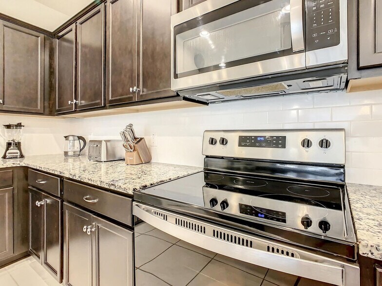 Building Photo - 2404 Tangier Dr