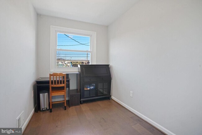 Building Photo - 3722 Edison St